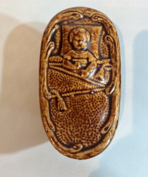RARE TREACLE GLAZE FRENCH MONEY BANK IN THE FORM OF A CHILD IN BED - ADDITIONAL PHOTO 4