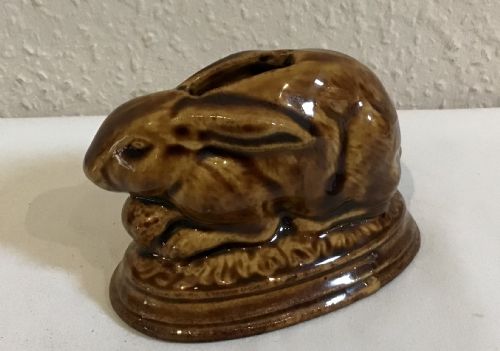french treacle glaze rabbit money box - CATEGORY: ANTIQUE CERAMICS - DATED 1940