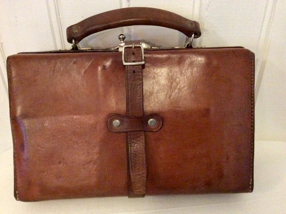 Rare little leather cased veterinary field kit 