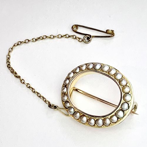 VICTORIAN 9CT GOLD PEARL HALO BROOCH WITH REMOVABLE SAFETY CHAIN
