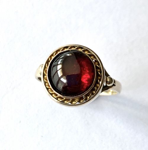 Victorian 9ct Gold Garnet Carbuncle Ring