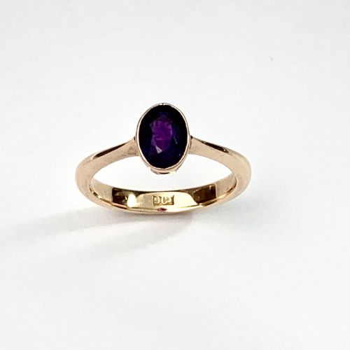 Antique Amethyst Solitaire Ring in 9ct Gold