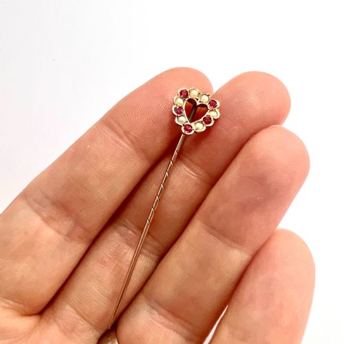 BOXED ANTIQUE 9CT GOLD HEART PEARL AND PASTE RUBY STICK PIN - ADDITIONAL PHOTO 4