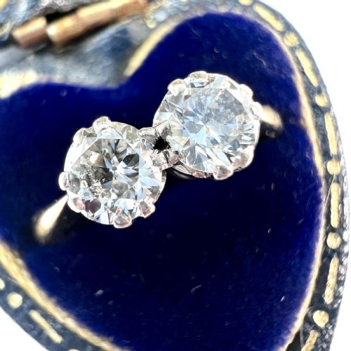 fig 1. A vintage Toi et Moi ring featuring two round diamonds in platinum settings on an 18ct yellow gold band.