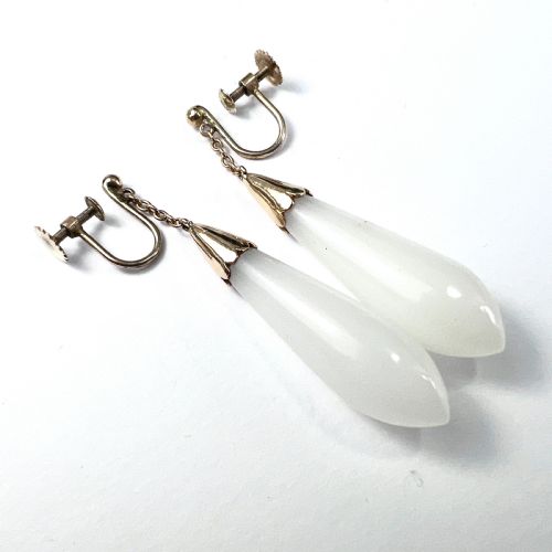 ANTIQUE 9CT GOLD WHITE CHALCEDONY TEARDROP CHAIN EARRINGS - ADDITIONAL PHOTO 2