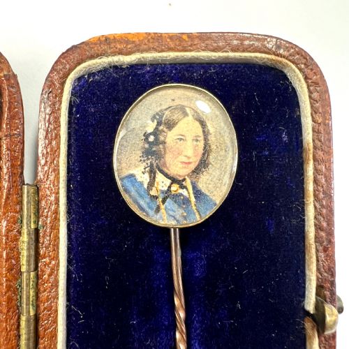 ANTIQUE GOLD MINIATURE PORTRAIT OF A LADY STICK PIN - ADDITIONAL PHOTO 4