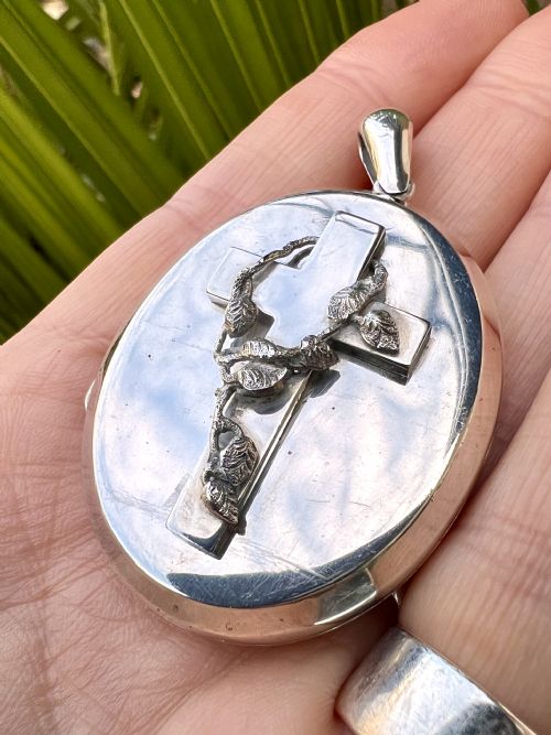 LARGE VICTORIAN SILVER CRUCIFIX LOCKET PENDANT - ADDITIONAL PHOTO 6