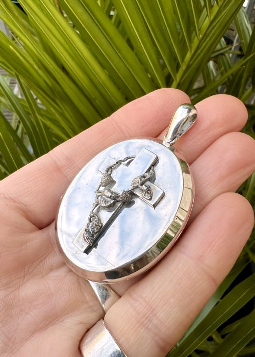 LARGE VICTORIAN SILVER CRUCIFIX LOCKET PENDANT - ADDITIONAL PHOTO 7