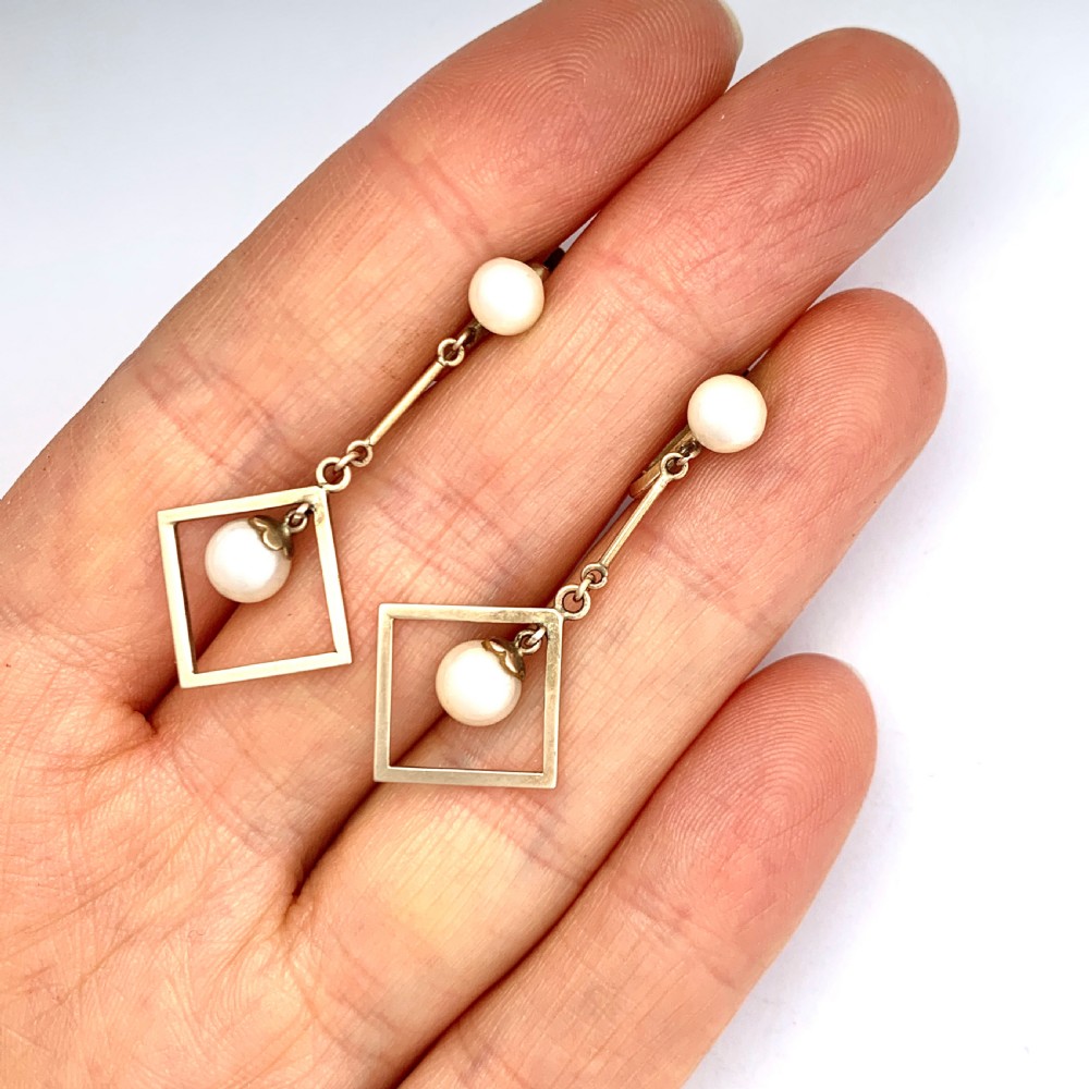 Art Deco 14CT Gold Cultured Pearl Screwback Earrings View III