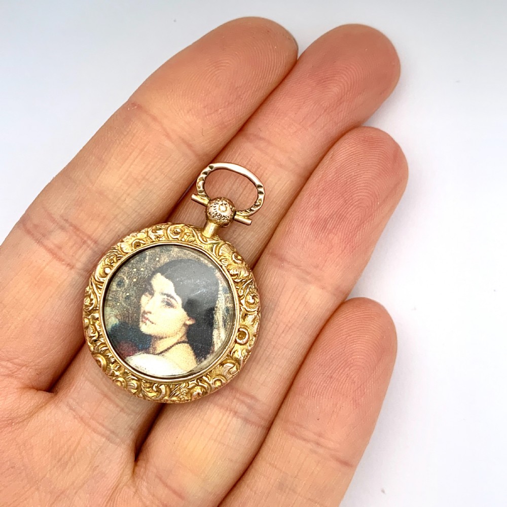 Victorian 9CT Gold Locket Pendant View V