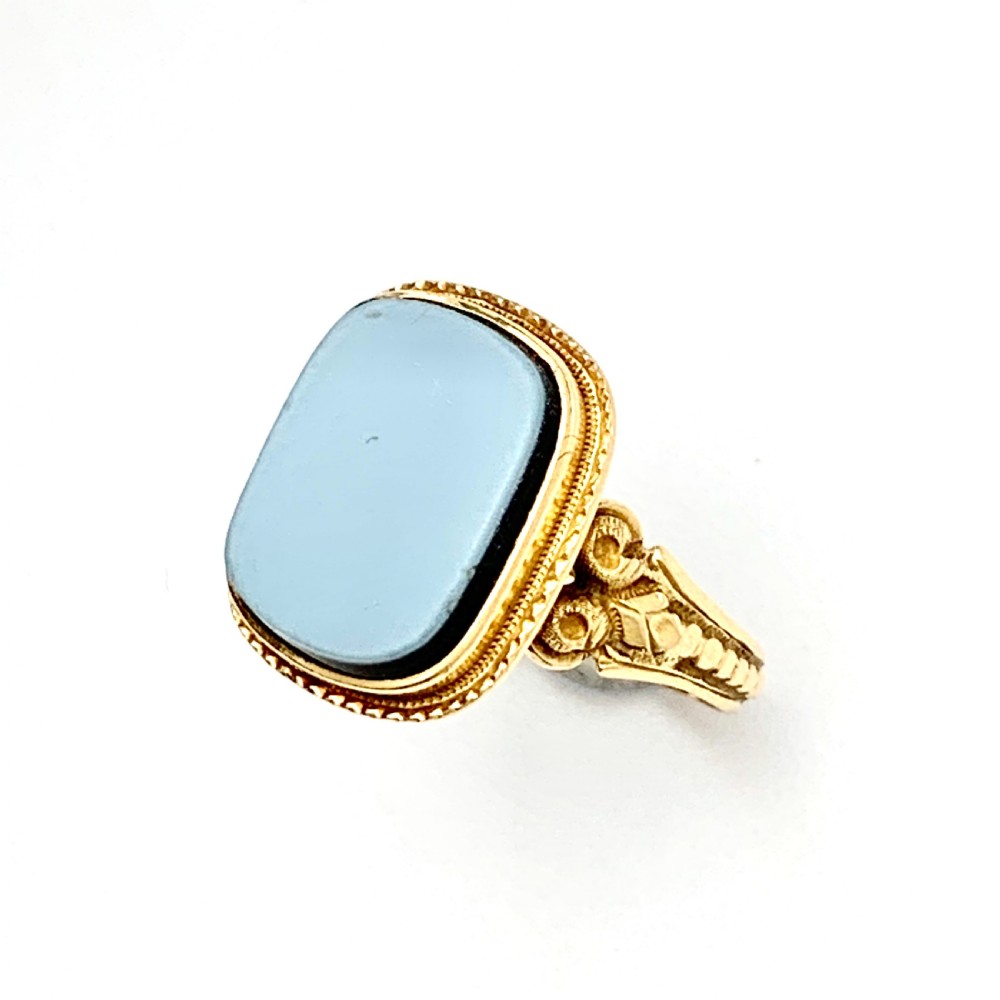 Ornate Victorian 18CT Gold Agate Signet Ring