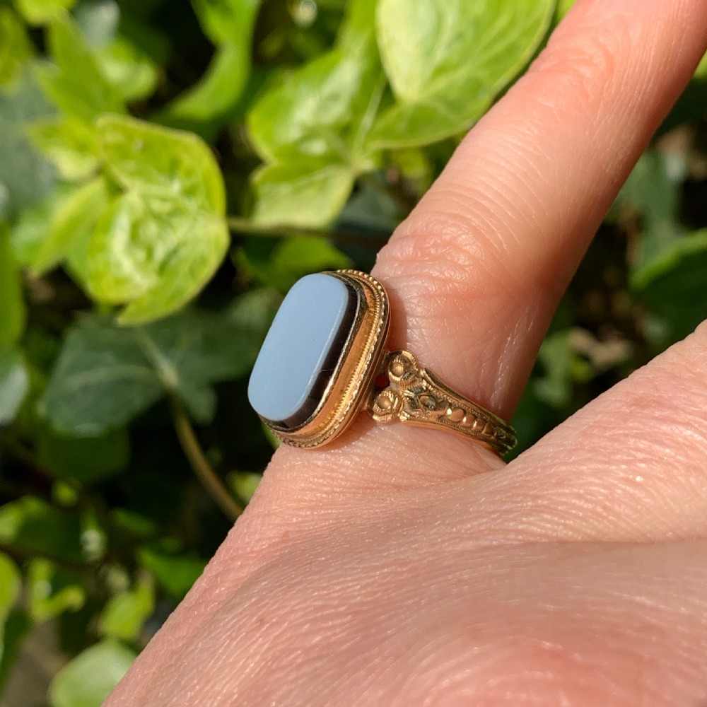 Ornate Victorian 18CT Gold Agate Signet Ring View IX