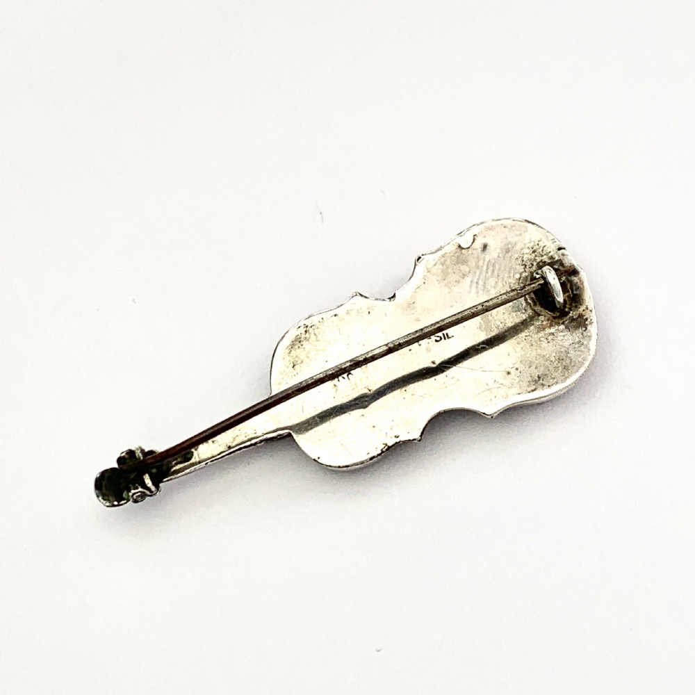 Victorian Scottish Agate Silver Cello/Violin Brooch  View III