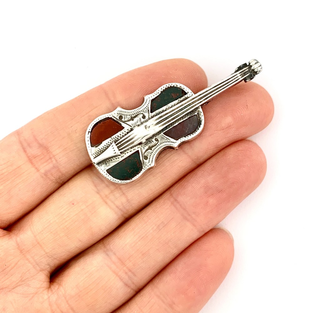 Victorian Scottish Agate Silver Cello/Violin Brooch  View IV