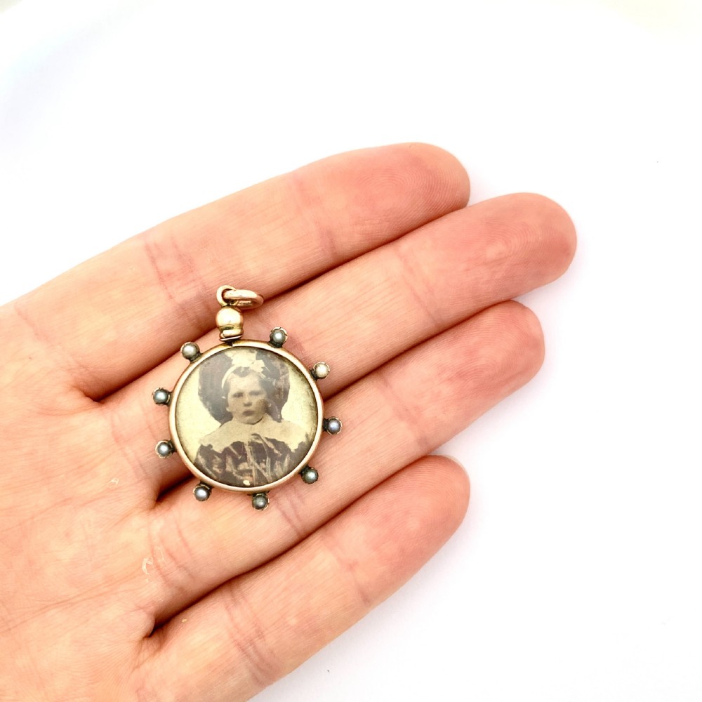 Victorian 9CT Gold Pearl Photograph Locket Fob Pendant  View III