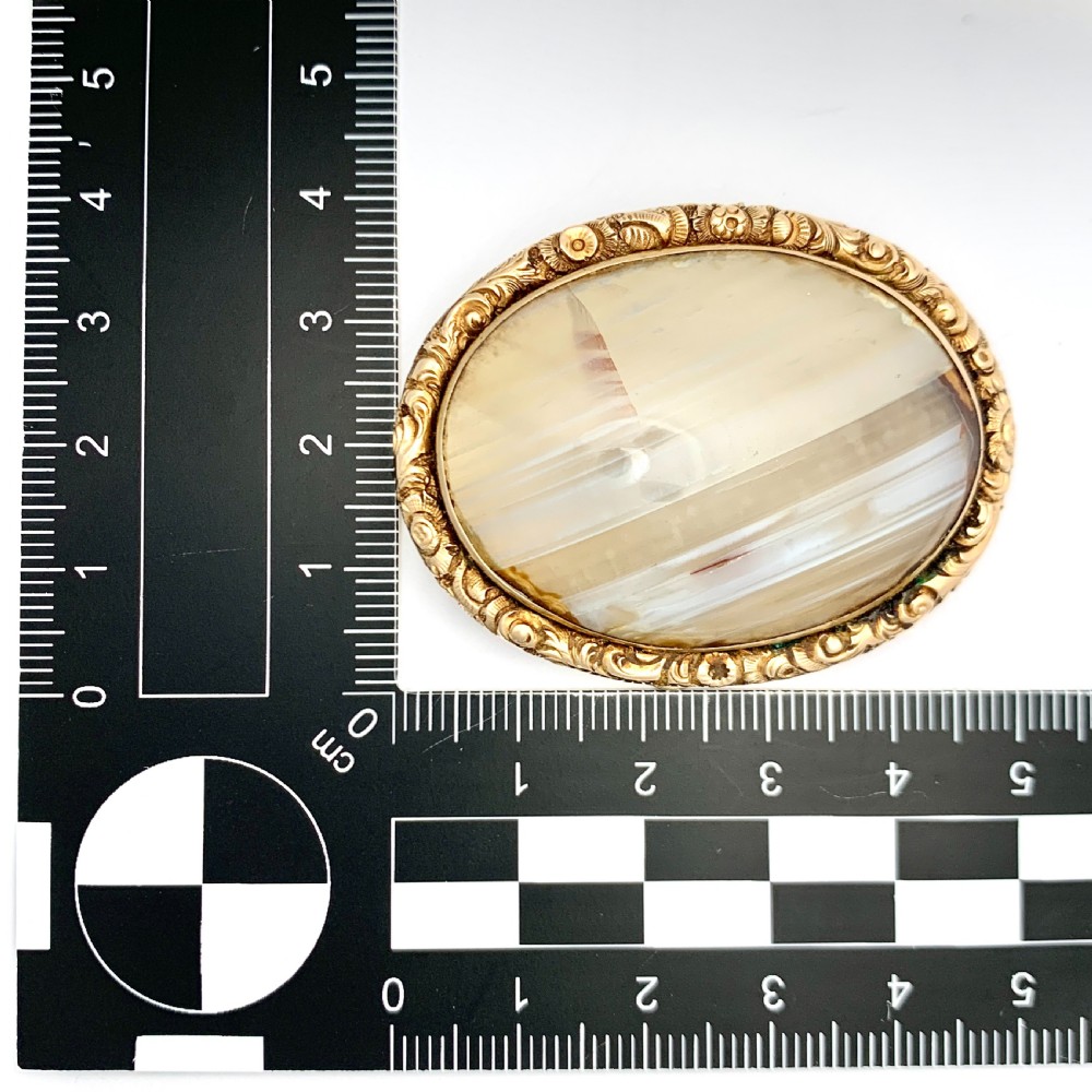 Large Victorian 9CT Gold Oval Agate Brooch / Pendant View VI