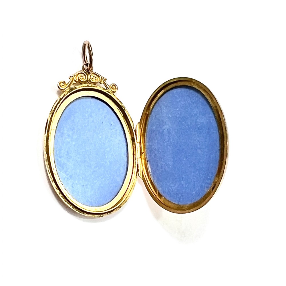 Victorian 15CT Gold Back and Front Photograph Locket  View V