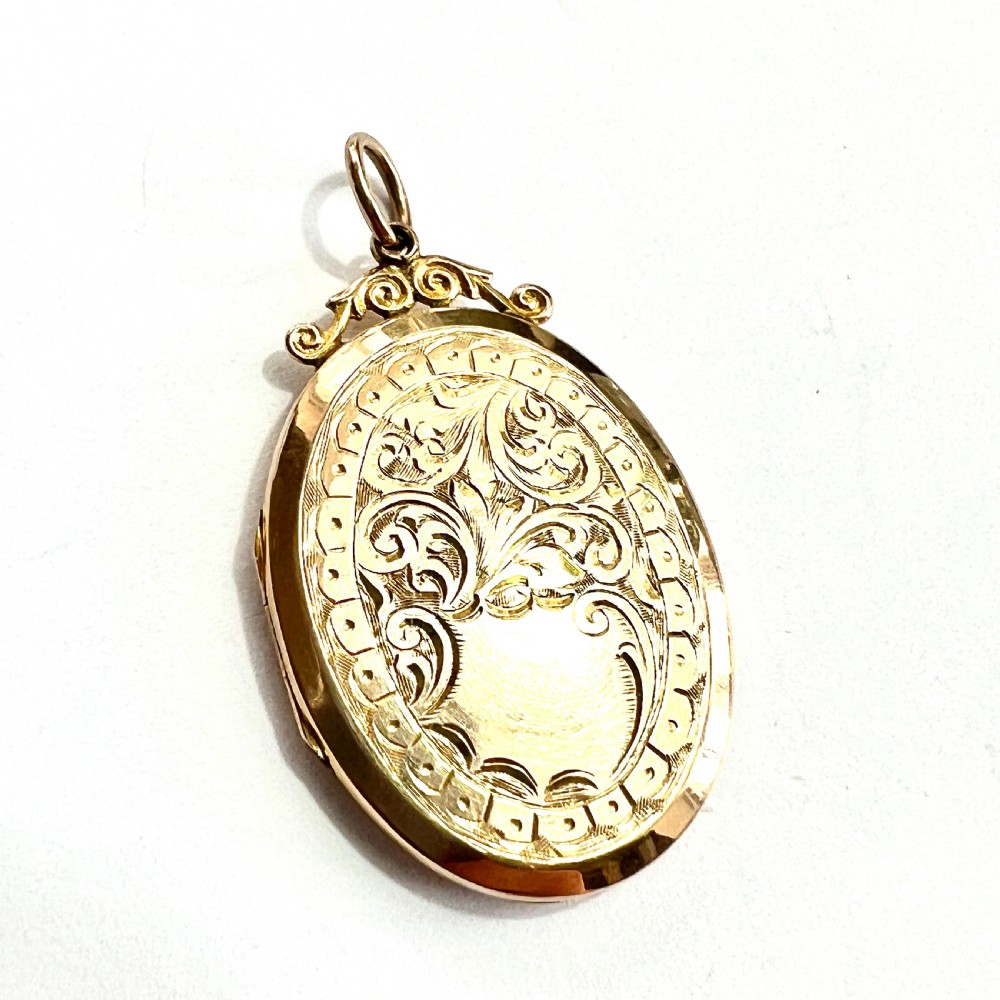 Victorian 15CT Gold Back and Front Photograph Locket  View VIII