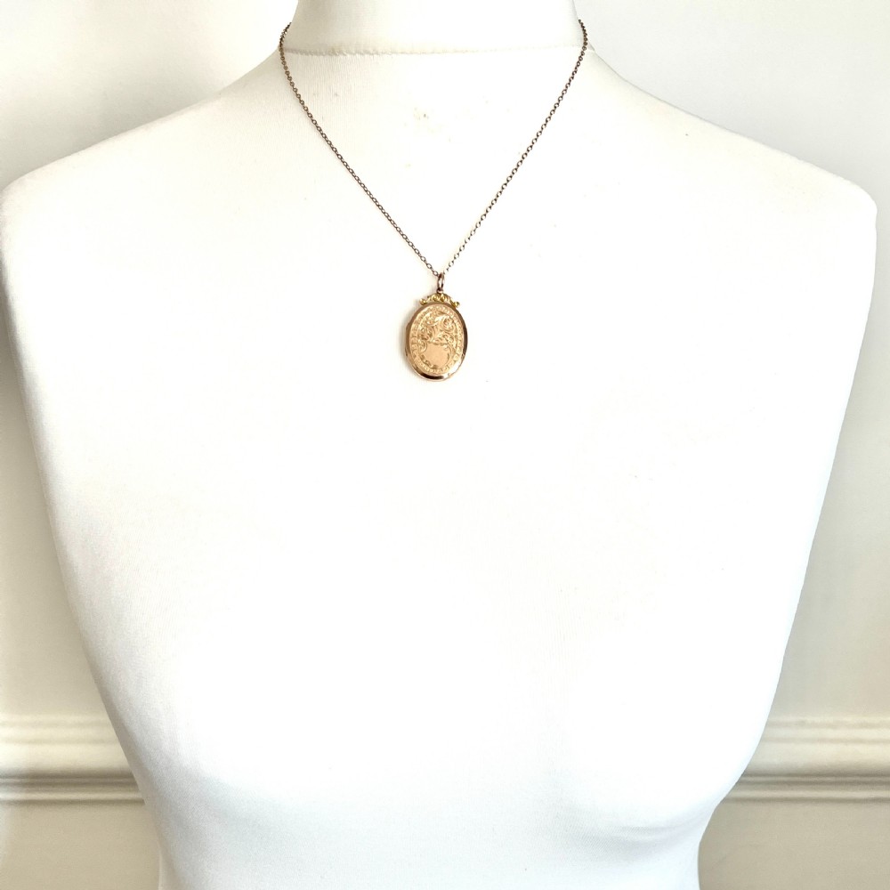 Victorian 15CT Gold Back and Front Photograph Locket  View IX