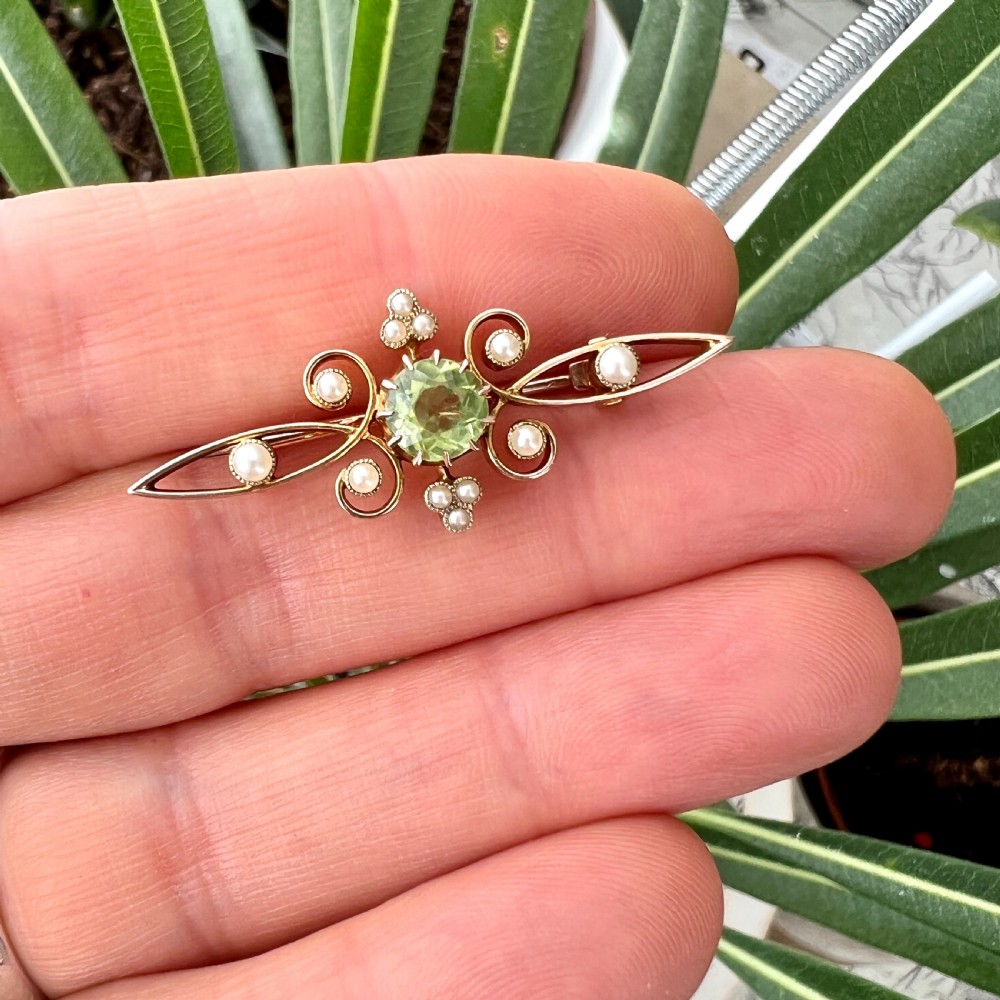 Edwardian/Victorian 15CT Gold Peridot Brooch View VI
