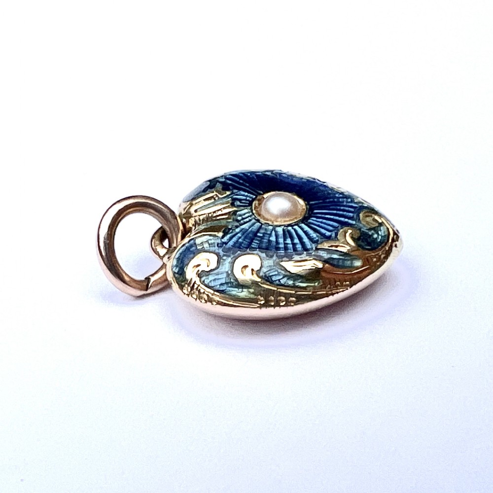 Edwardian 15CT Gold Blue Enamel Heart Pendant View II