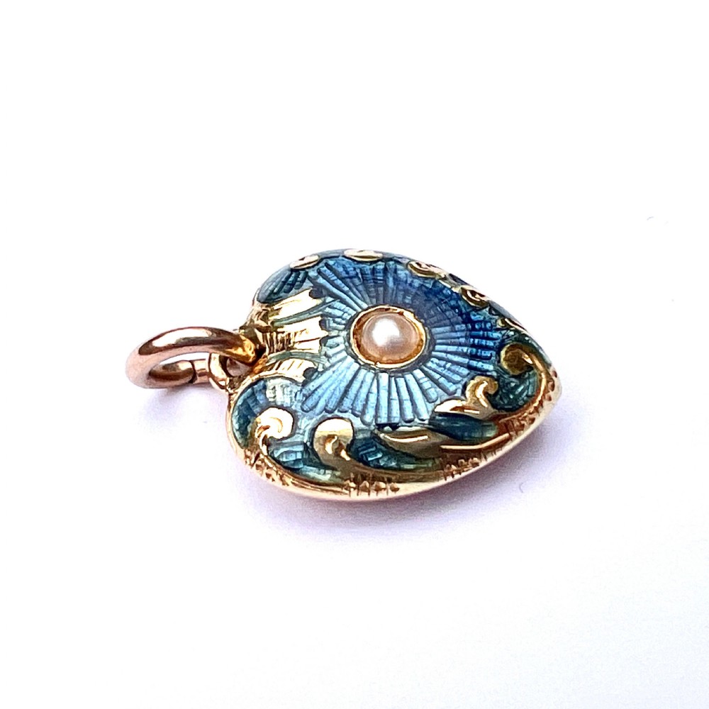 Edwardian 15CT Gold Blue Enamel Heart Pendant View III