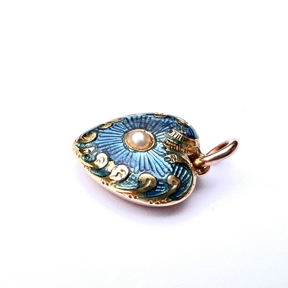 Edwardian 15CT Gold Blue Enamel Heart Pendant View IV