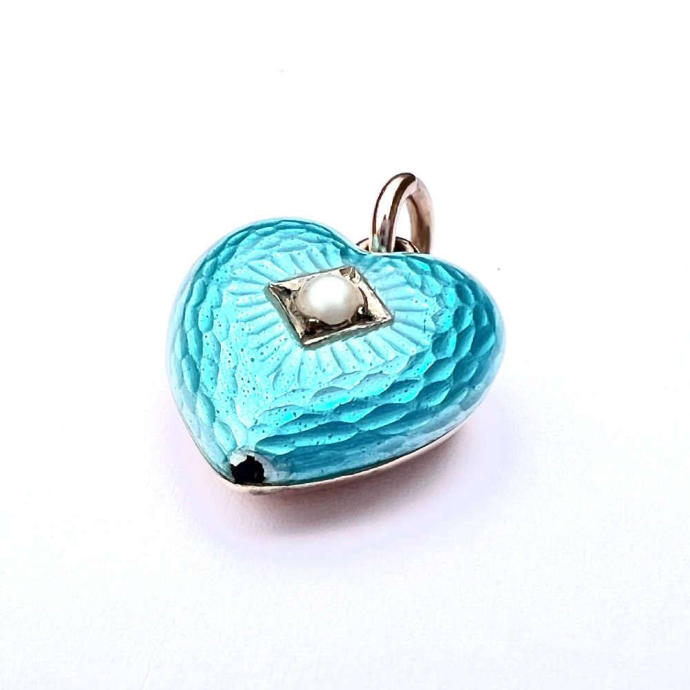 Edwardian 15CT Gold Turquoise Enamel Heart Pendant View III