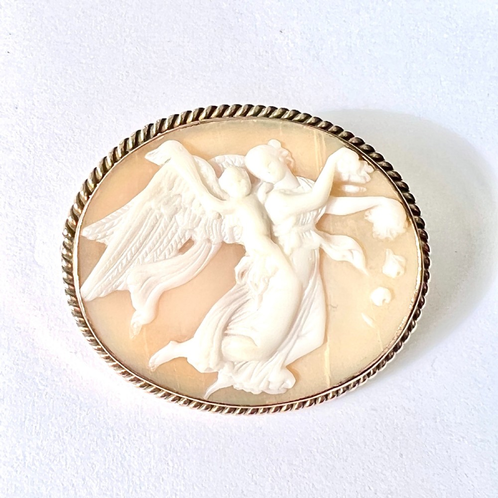 Victorian Carved Shell Venus and Cupid 9CT Gold Cameo Brooch