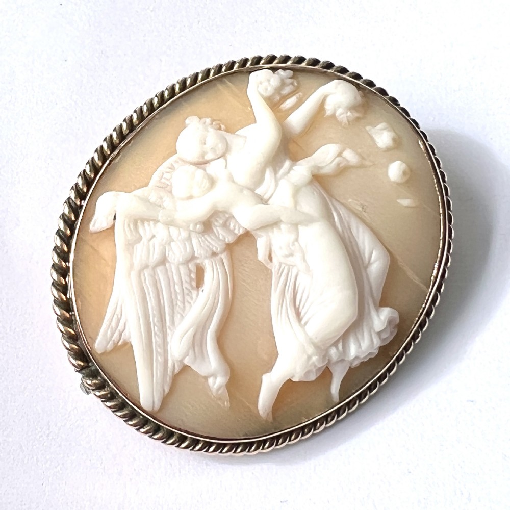 Victorian Carved Shell Venus and Cupid 9CT Gold Cameo Brooch View II