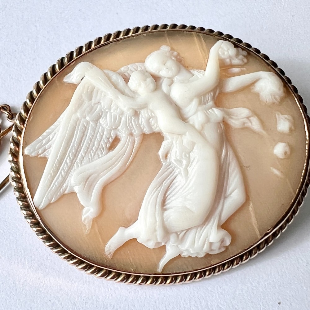 Victorian Carved Shell Venus and Cupid 9CT Gold Cameo Brooch View IV