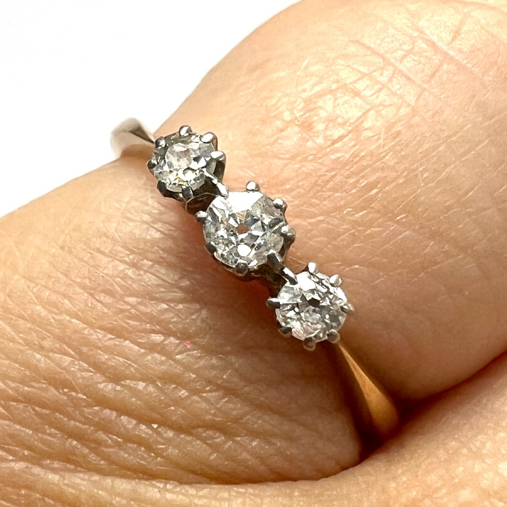 Vintage 18CT Gold Old-Cut Diamond Trilogy Ring View VII