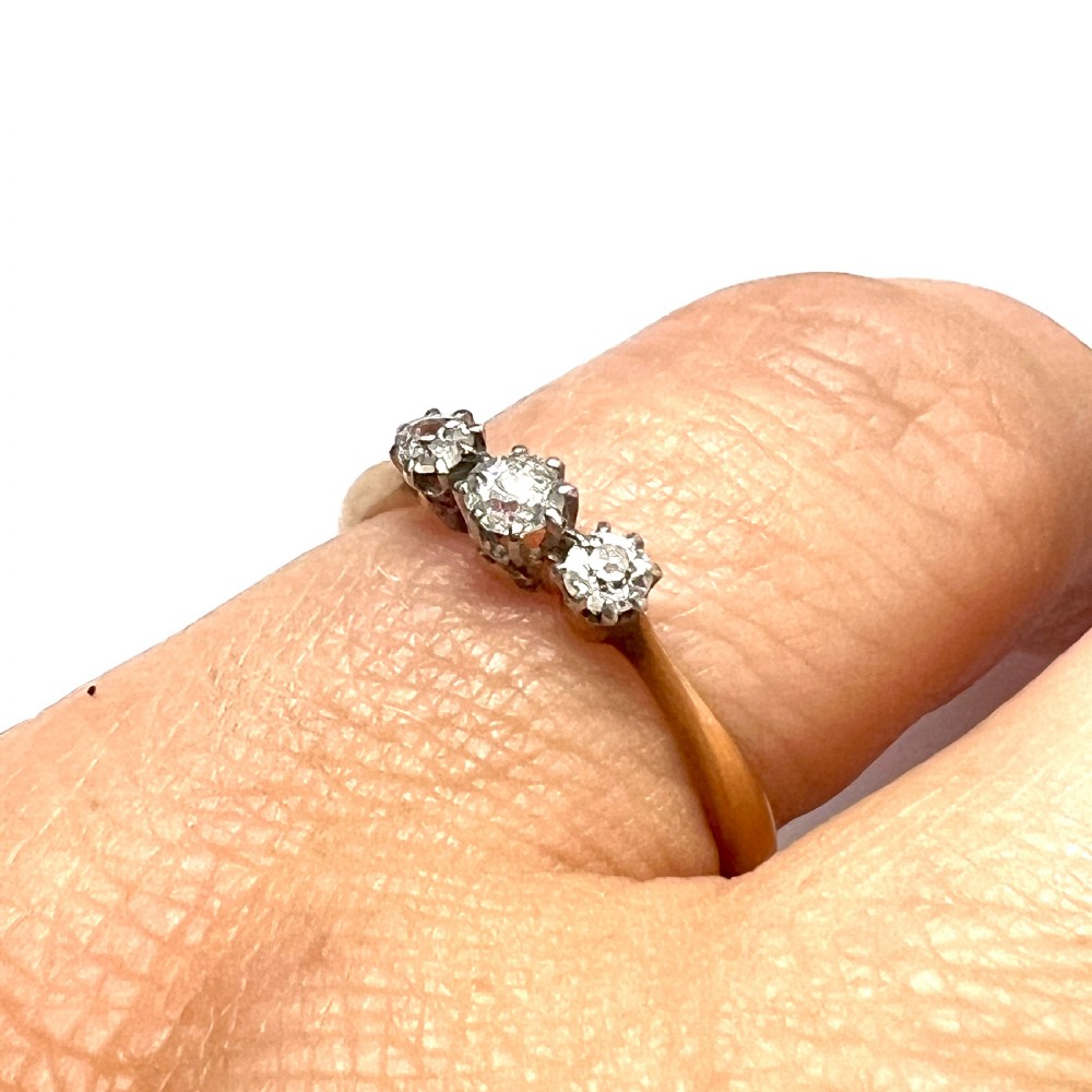 Vintage 18CT Gold Old-Cut Diamond Trilogy Ring View VIII