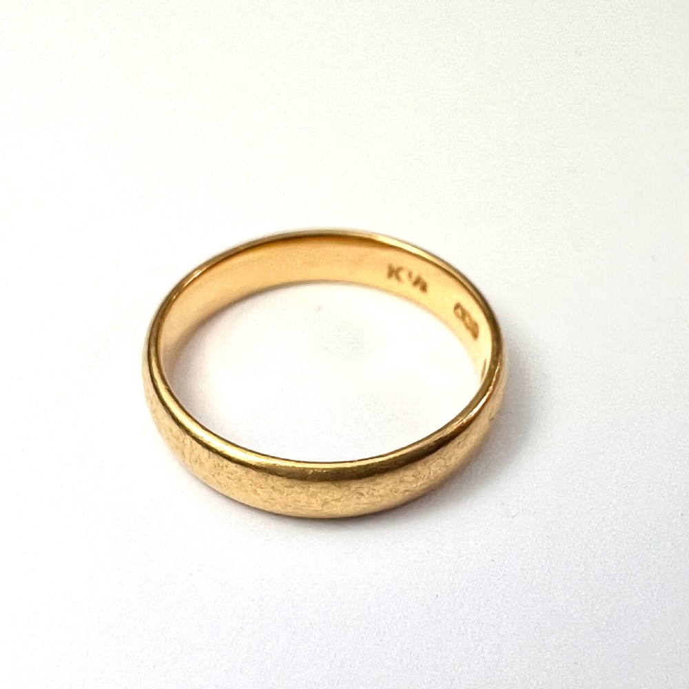 Edwardian 22CT Gold Wedding Band View II