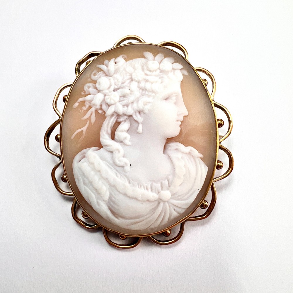 Fine Victorian Carved Shell Portrait of a Lady Cameo Brooch