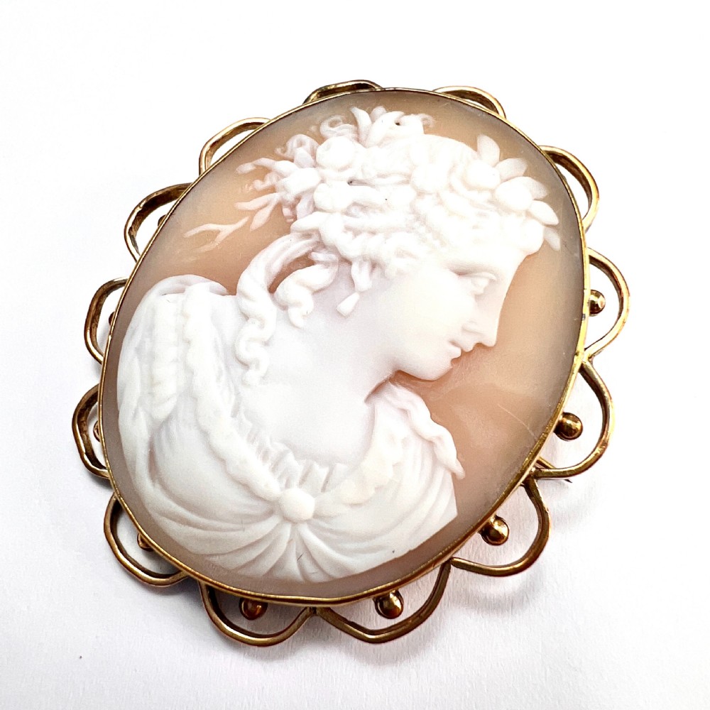 Fine Victorian Carved Shell Portrait of a Lady Cameo Brooch View III