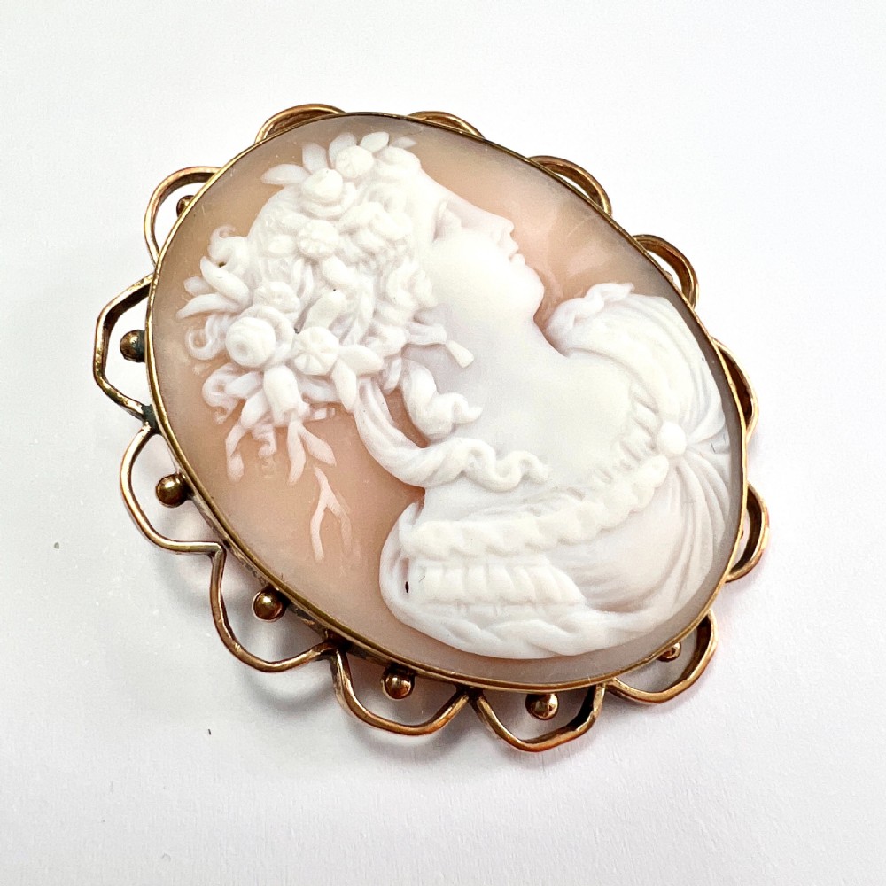 Fine Victorian Carved Shell Portrait of a Lady Cameo Brooch View IV