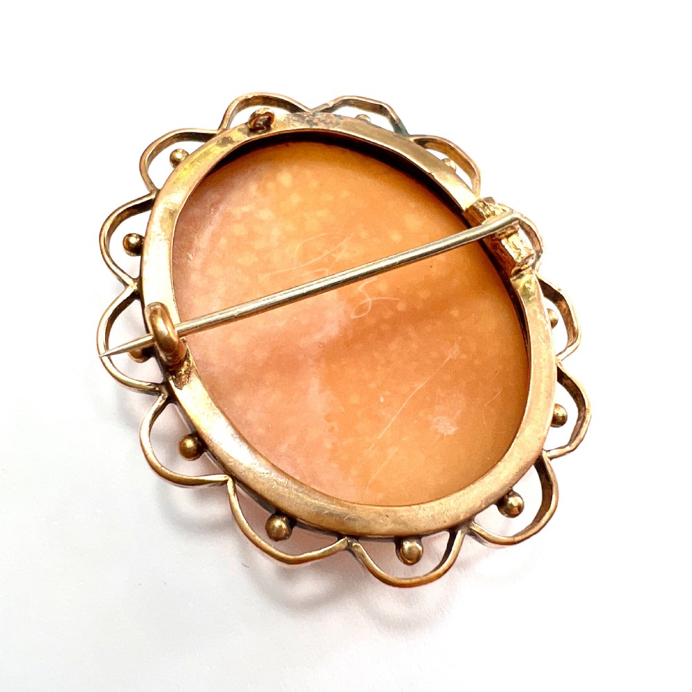 Fine Victorian Carved Shell Portrait of a Lady Cameo Brooch View VII