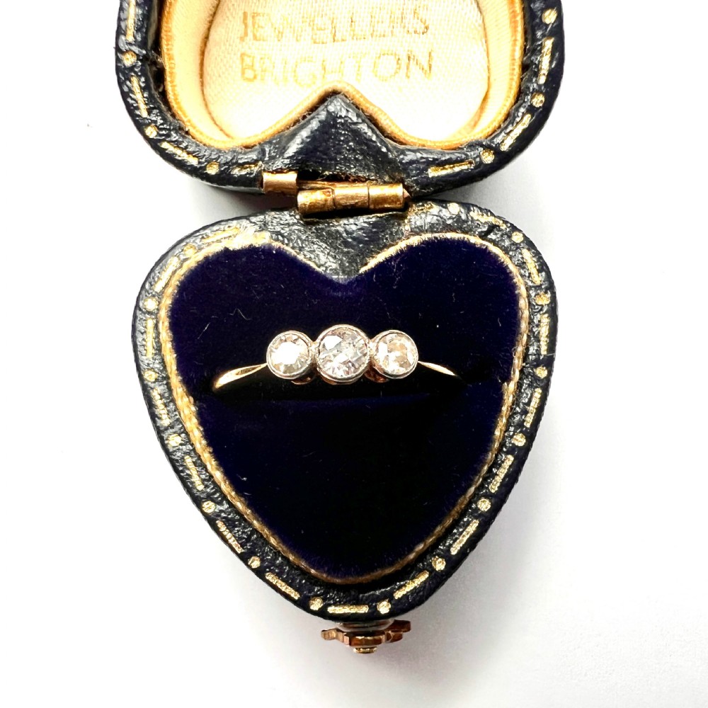 Art Deco 18CT Gold Diamond Trilogy Ring View IV