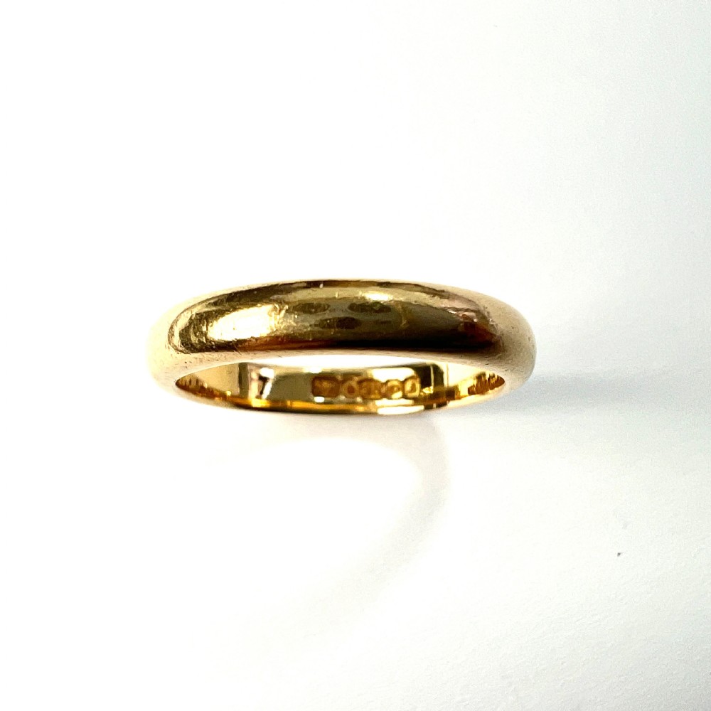 A polished 22ct yellow gold wedding band featuring a smooth, rounded profile. View VIII