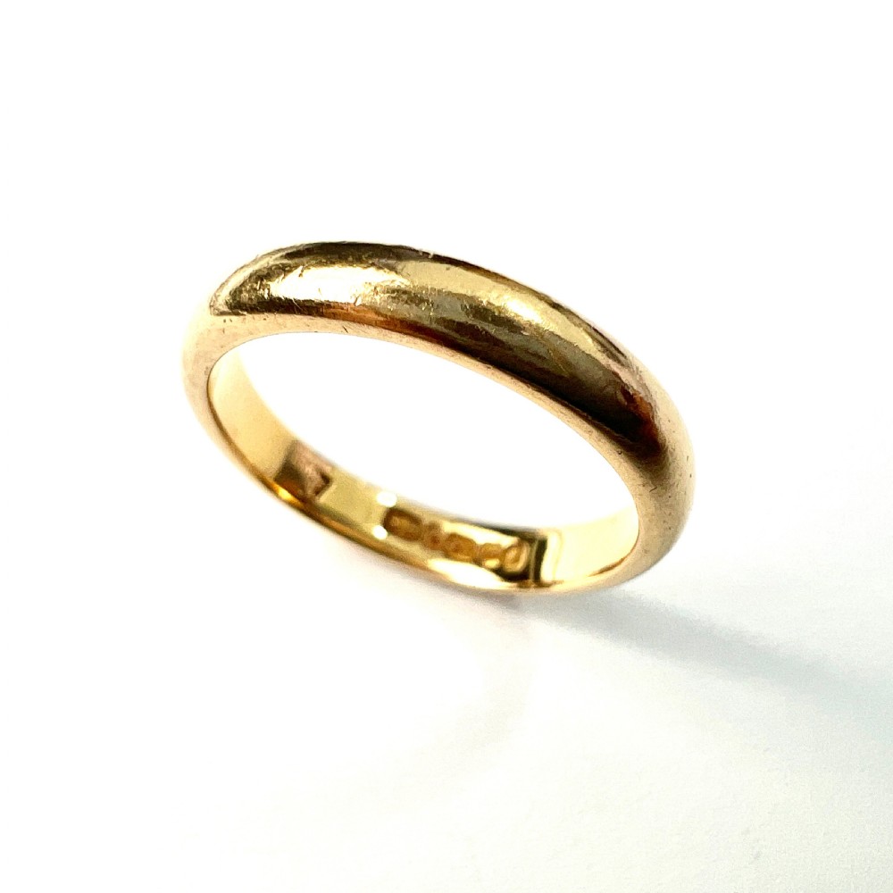 A polished 22ct yellow gold wedding band featuring a smooth, rounded profile. View IX