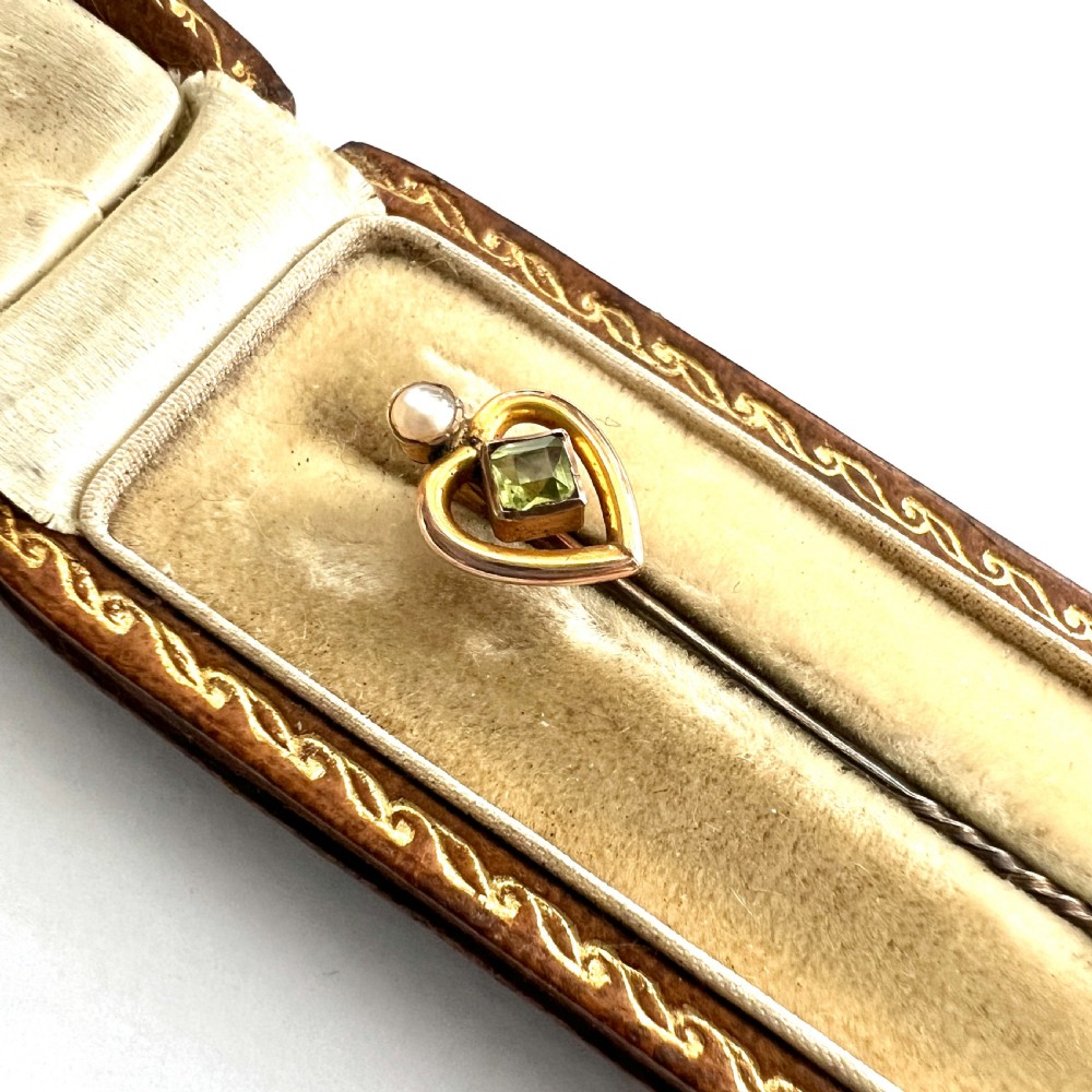 Boxed Antique 9CT Gold Peridot Pearl Heart Stick Pin View II