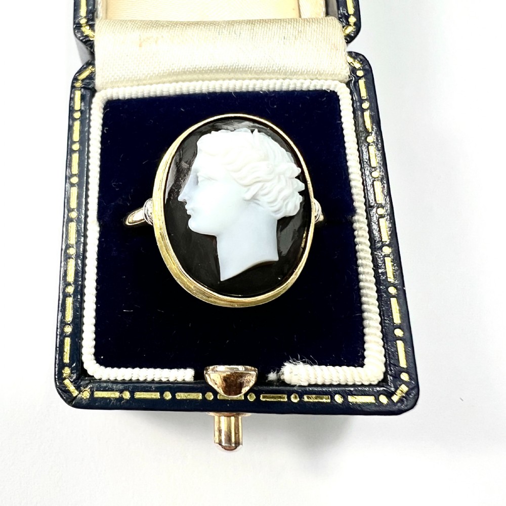 Antique 18CT Gold Carved Sardonyx Cameo Ring