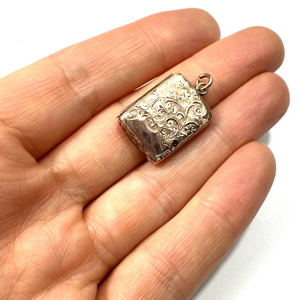Edwardian 1906 9CT Gold Rectangular Locket Pendant View VII