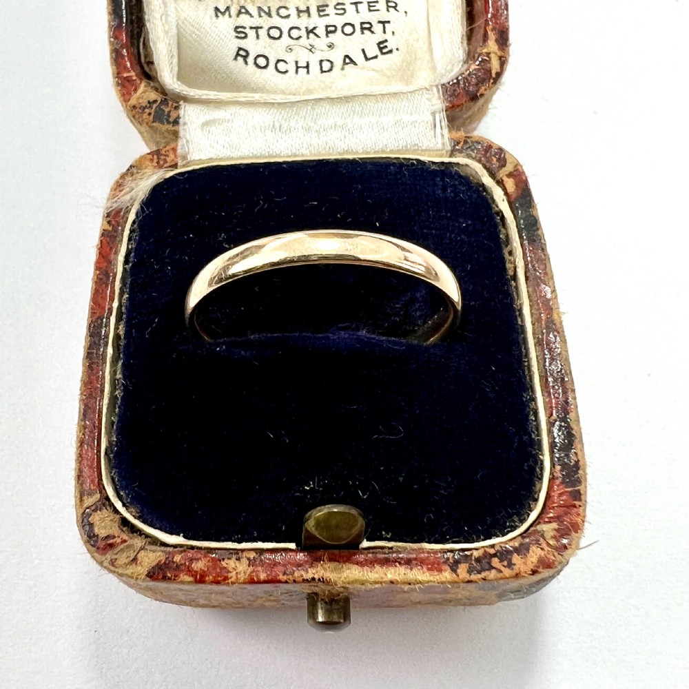 Vintage Art Deco 1935 Hallmarked 9CT Gold Wedding Ring View III