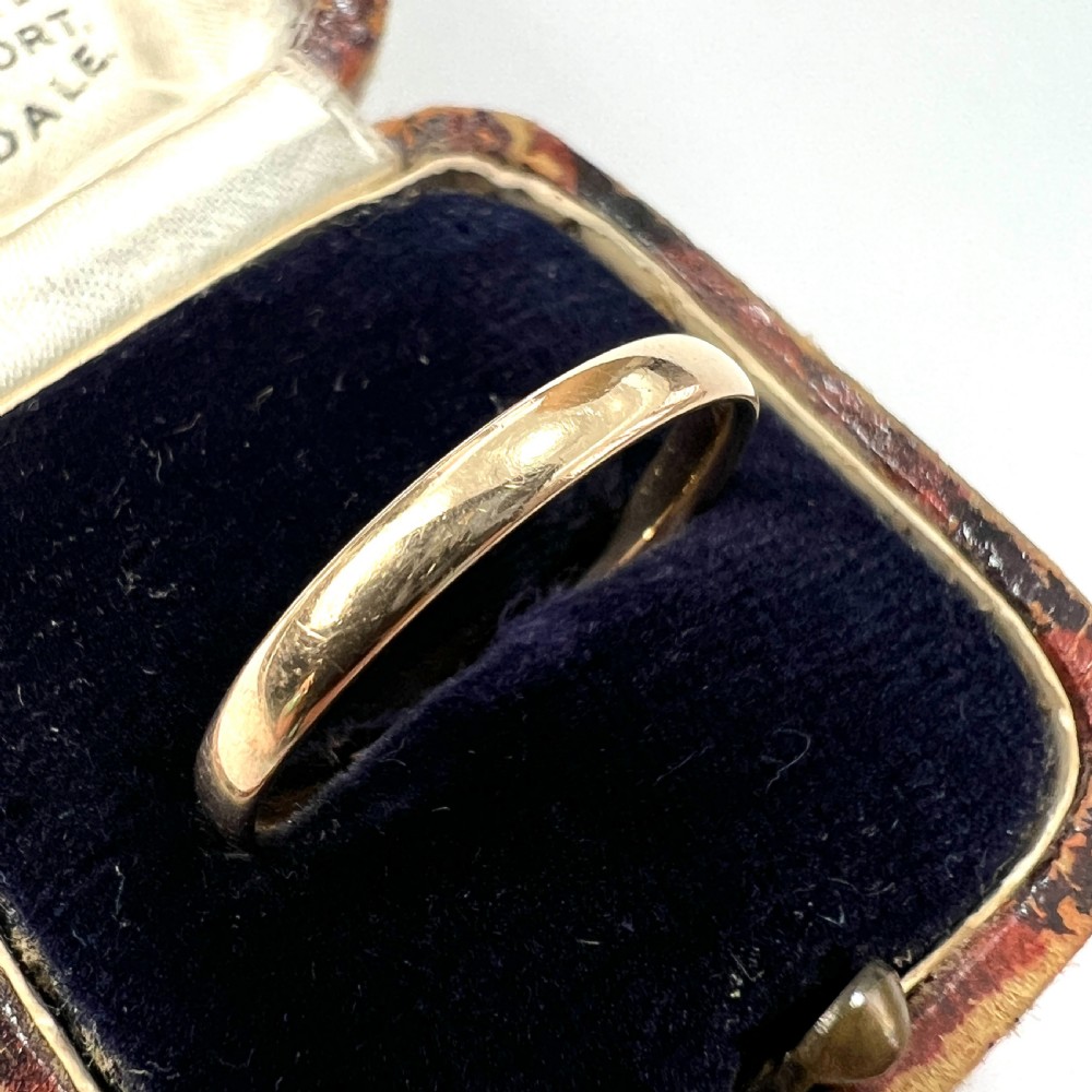 Vintage Art Deco 1935 Hallmarked 9CT Gold Wedding Ring View V