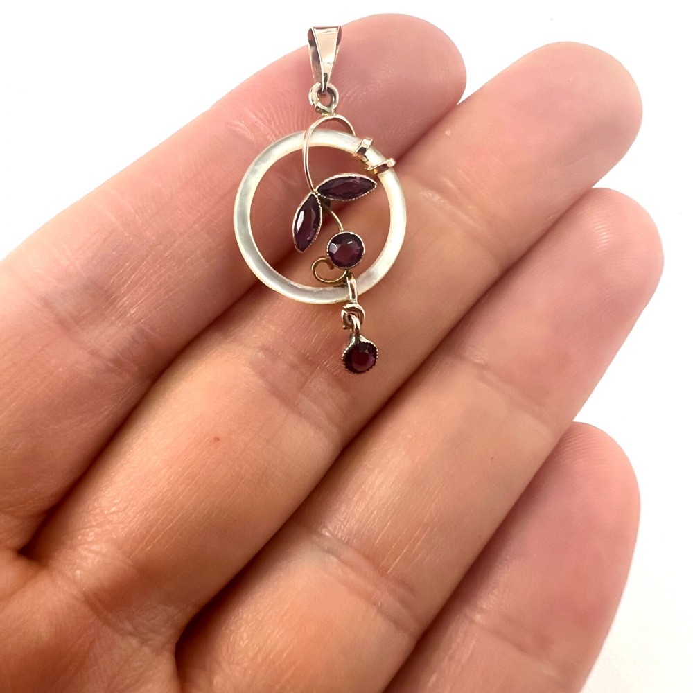 Rare Edwardian 9CT Gold Mother of Pearl Hoop Pendant • Boxed View VIII