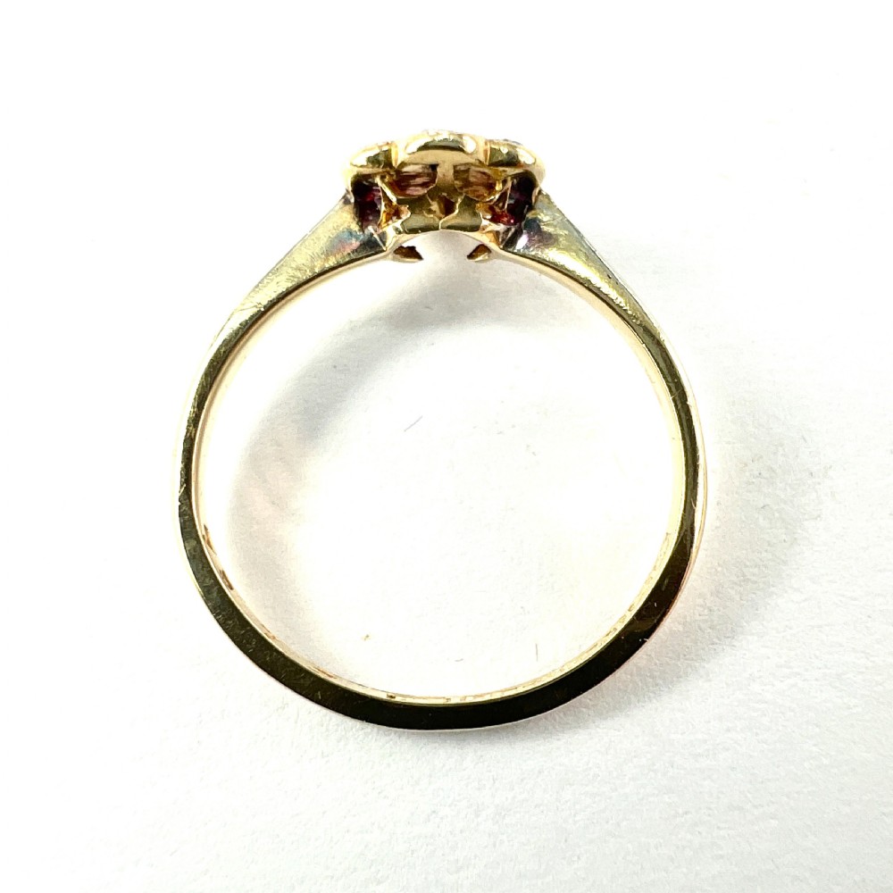 18CT Gold Edwardian/Art Deco Diamond Daisy Cluster Ring  View III