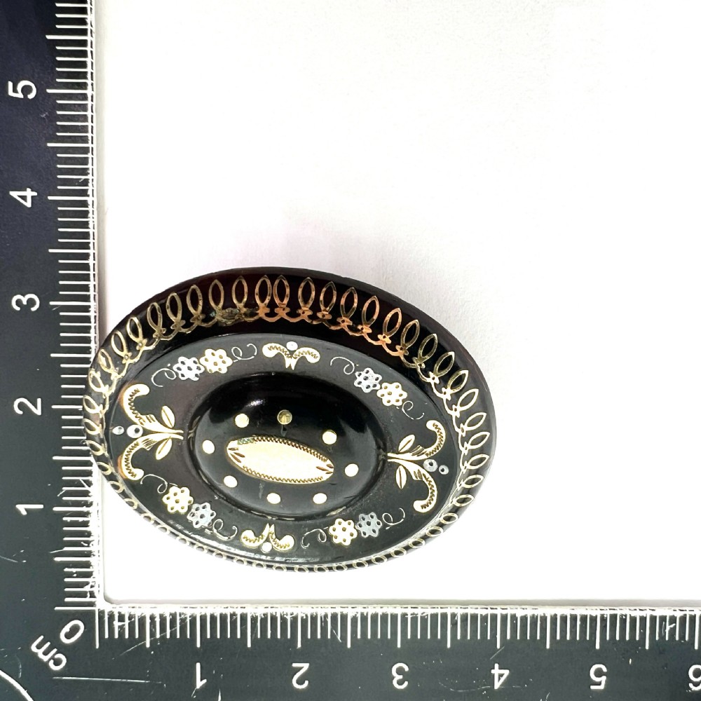 Victorian Pique Work Brooch in Gold and Silver View VII