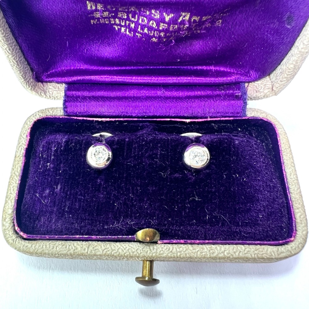 Boxed Vintage Diamond 18CT White Gold Shirt Studs